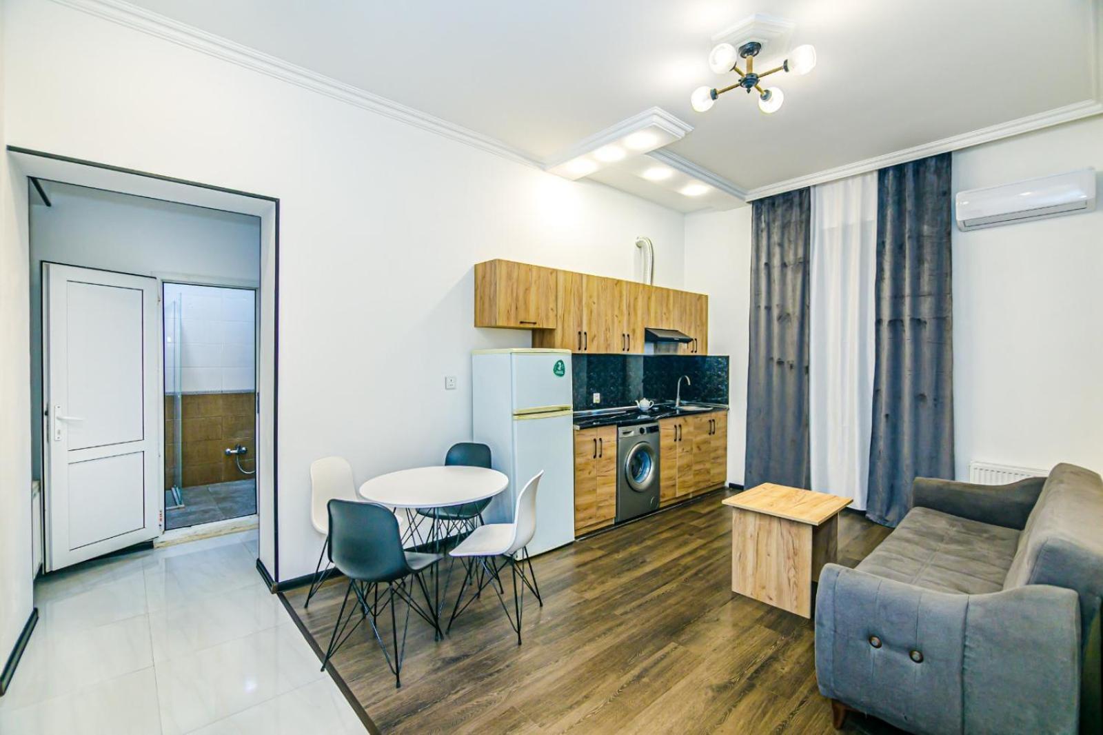 M Estate. 2 Room Home in Targovu Bakú Exterior foto