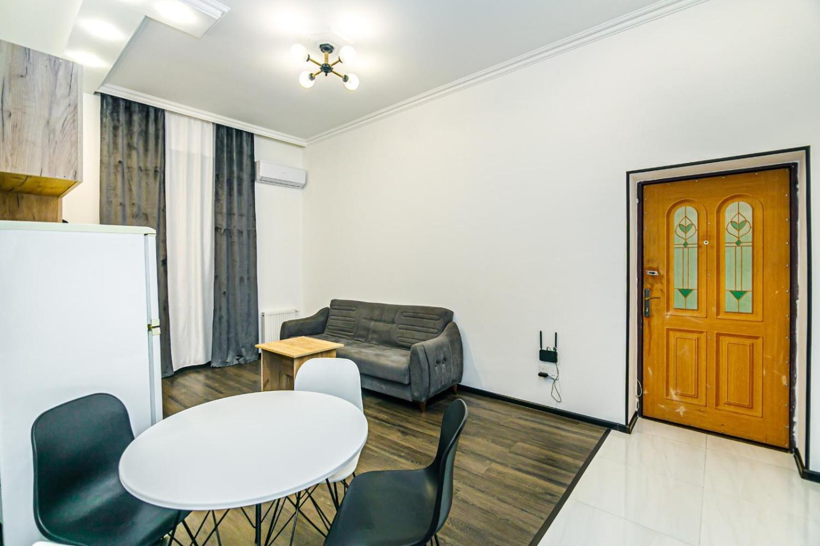M Estate. 2 Room Home in Targovu Bakú Exterior foto